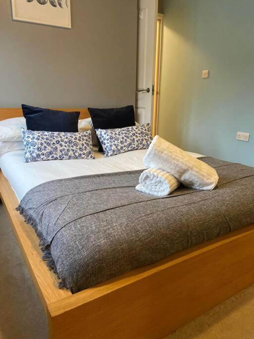 Sapphire - 3 Bedroom House Sleeps 7 With Parking. Ipswich Exterior photo
