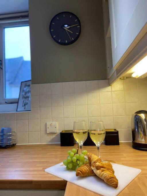 Sapphire - 3 Bedroom House Sleeps 7 With Parking. Ipswich Exterior photo