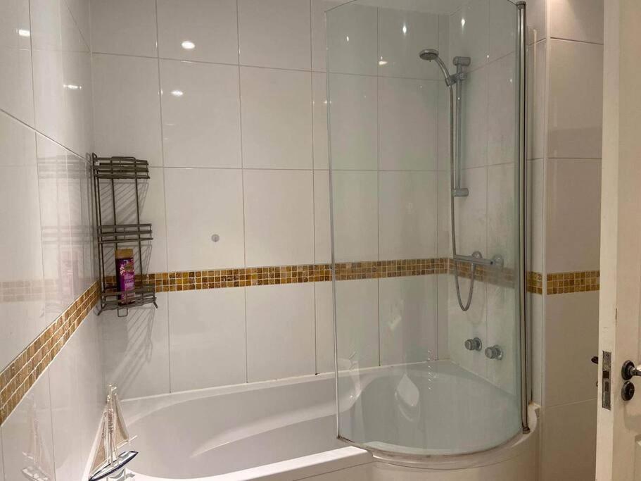 Sapphire - 3 Bedroom House Sleeps 7 With Parking. Ipswich Exterior photo