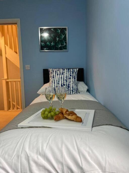 Sapphire - 3 Bedroom House Sleeps 7 With Parking. Ipswich Exterior photo