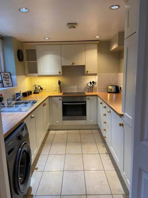 Sapphire - 3 Bedroom House Sleeps 7 With Parking. Ipswich Exterior photo