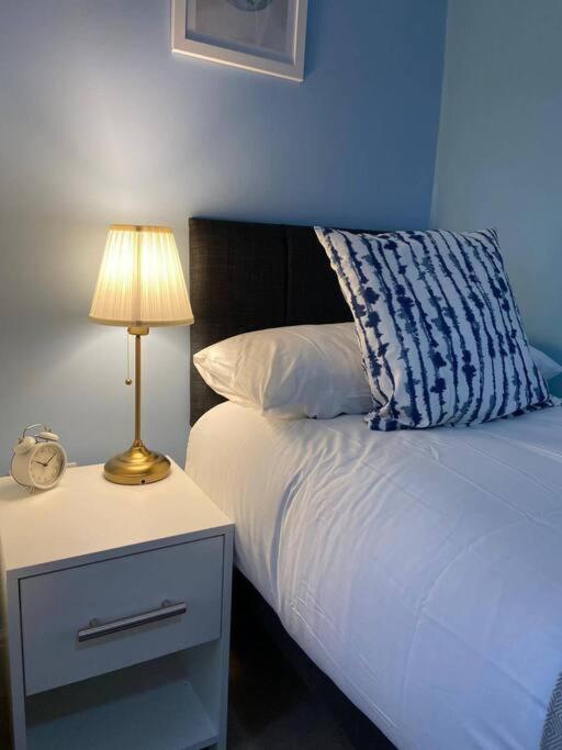 Sapphire - 3 Bedroom House Sleeps 7 With Parking. Ipswich Exterior photo